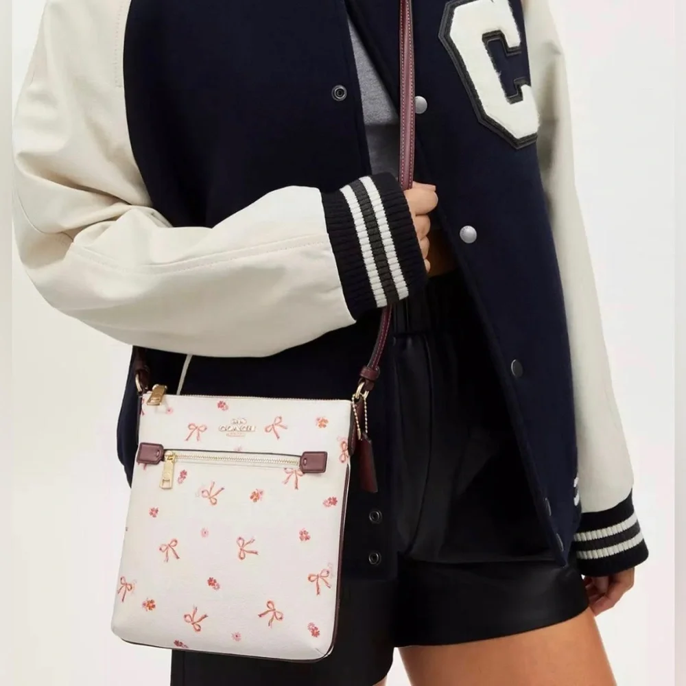 New Coach brand new mini Rowan file bag purse with bow print - Picture 3 of 9